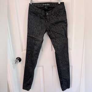 Sz 3 celebrity pink snake skin print skinny pant black/gray